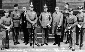 Hitler und Ludendorff posieren vor Ihrem Hochverrats-Prozess 1924